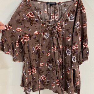 Floral tie in the front American Eagle flowy blouse